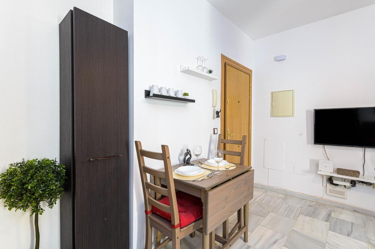 Wintowinrentals Coqueto Apartamento En El Centro De Malaga Bagian luar foto
