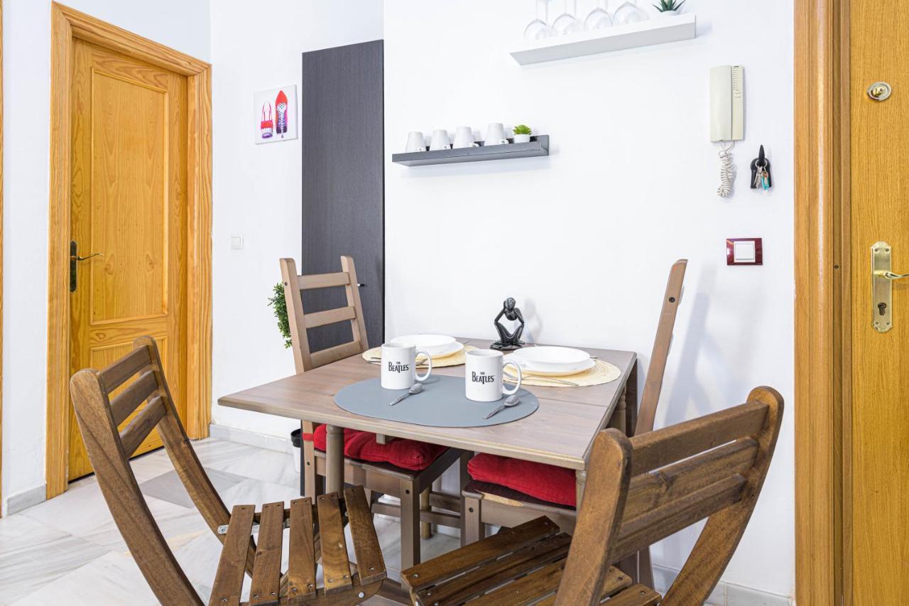 Wintowinrentals Coqueto Apartamento En El Centro De Malaga Bagian luar foto