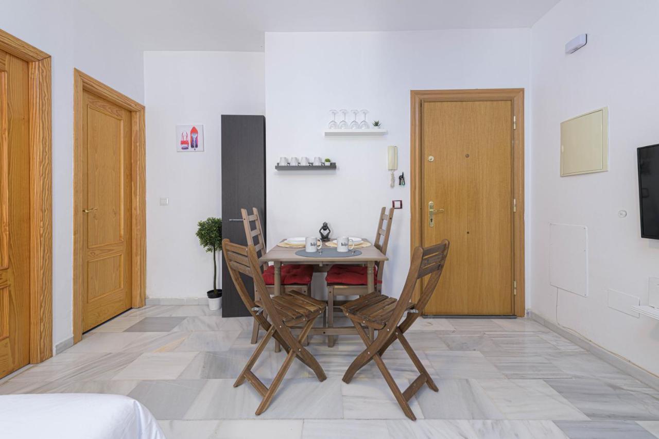Wintowinrentals Coqueto Apartamento En El Centro De Malaga Bagian luar foto